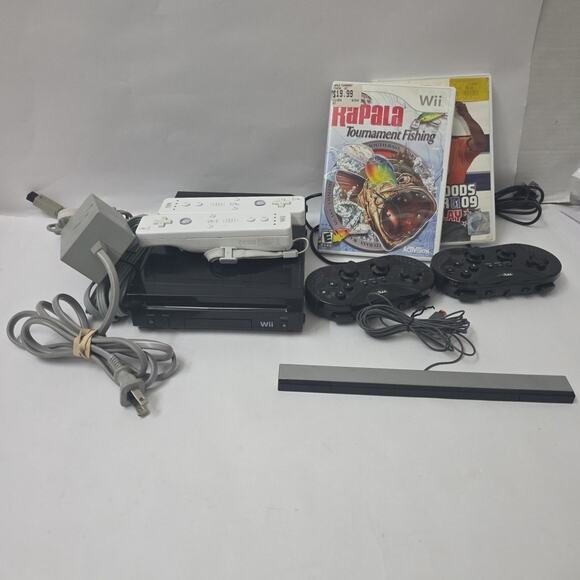 Nintendo Wii Console Bundle 512mb, 2 Games, 4 Remotes, Sensor Plus Cords Tested - Picture 1 of 16